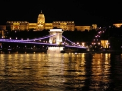 lanchid.jpg, Kettenbrücke bei Nacht